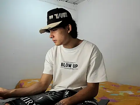 monky 0002 online show from May 8, 3:39 pm