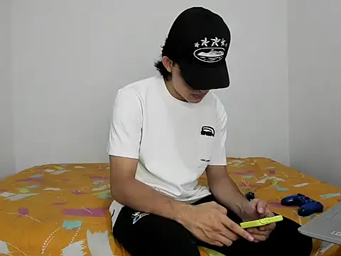 monky 0002 online show from May 24, 8:36 pm