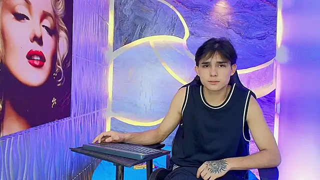 monky 0002 online show from June 28, 8:26 pm