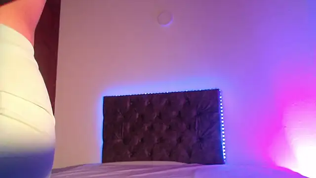 sweetsea  online show from April 17, 11:30 pm