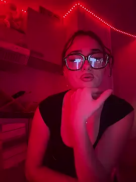 Claraaaaa06 online show from April 6, 7:48 pm