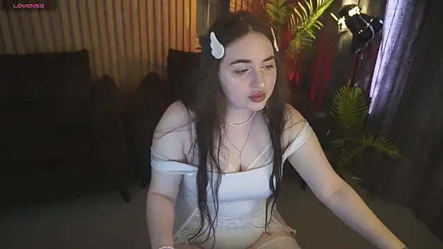 Snapshot of RapunzelAngel chatting on May 9, 6:07 am RapunzelAngel online show from May 9, 6:07 am