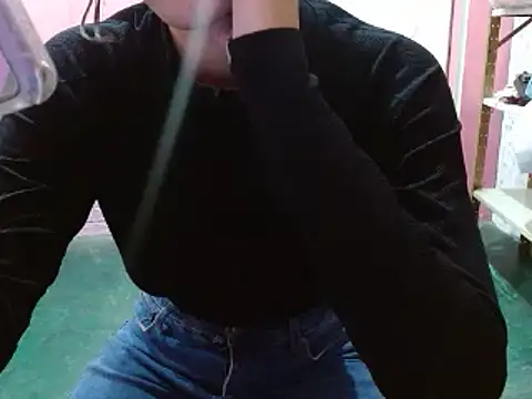 Snapshot of lolit_cat chatting on April 8, 2:17 pm lolit cat online show from April 8, 2:17 pm