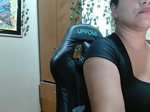 Snapshot of lolit_cat chatting on July 21, 9:17 pm lolit cat online show from July 21, 9:17 pm