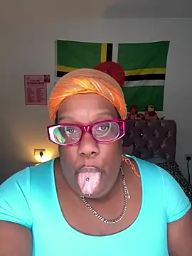 Snapshot of SweetCurvyRose chatting on March 3, 10:26 pm SweetCurvyRose online show from March 3, 10:26 pm