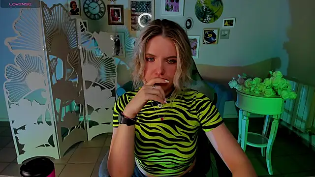 AliceSmite online show from June 23, 5:27 am