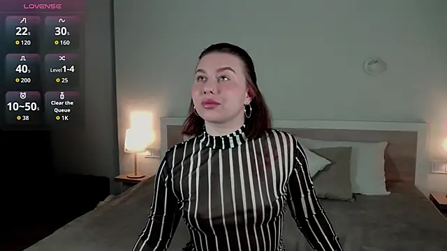 Snapshot of HermioneMoon chatting on April 2, 12:47 pm HermioneMoon online show from April 2, 12:47 pm