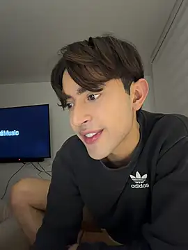 MatthewMoore  online show from April 18, 2:59 am