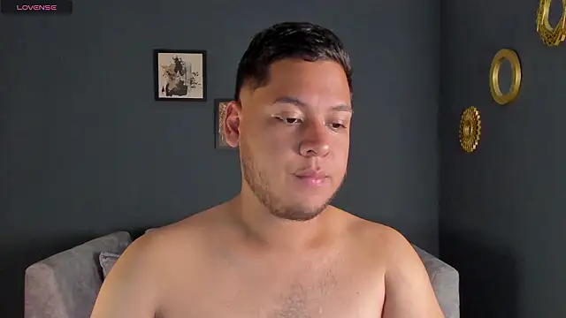 Snapshot of Akon_2XXX chatting on March 4, 1:00 am Akon 2XXX online show from March 4, 1:00 am