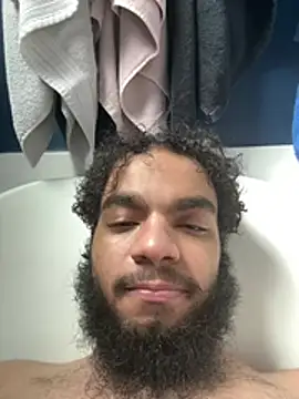 Snapshot of TheBigGrower chatting on March 2, 7:21 pm TheBigGrower online show from March 2, 7:21 pm