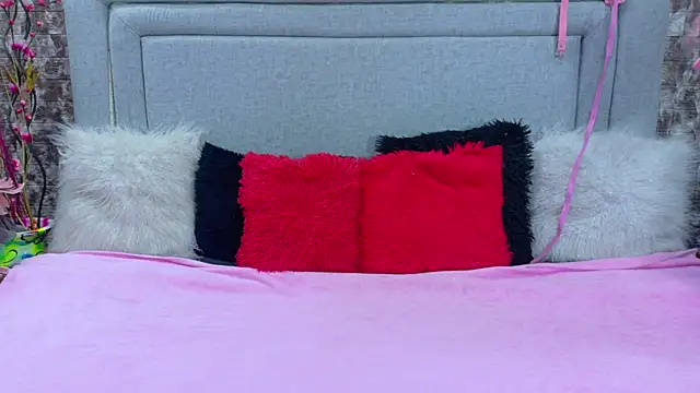 Naomimolie online show from May 15, 12:12 pm