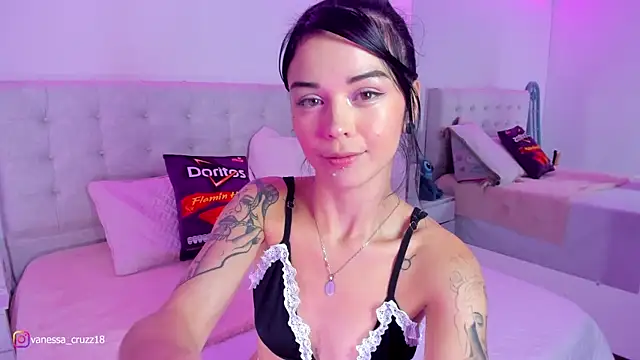 Snapshot of Vanessa_cruz_18 chatting on April 14, 2:28 am Vanessa cruz 18 online show from April 14, 2:28 am