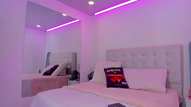 Snapshot of Vanessa_cruz_18 chatting on May 13, 10:17 pm Vanessa cruz 18 online show from May 13, 10:17 pm