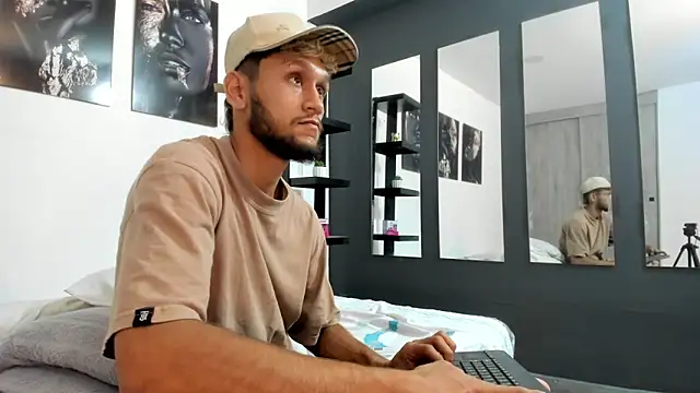 Snapshot of TedyX99 chatting on March 30, 9:10 am TedyX99 online show from March 30, 9:10 am