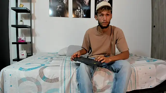 Snapshot of TedyX99 chatting on April 2, 7:00 pm TedyX99 online show from April 2, 7:00 pm