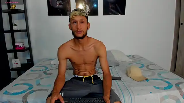 Snapshot of TedyX99 chatting on April 4, 9:12 pm TedyX99 online show from April 4, 9:12 pm