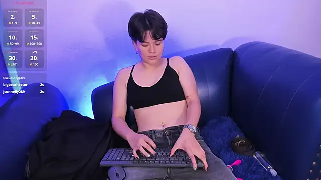 Snapshot of TallSnuSnu chatting on April 14, 8:37 pm TallSnuSnu online show from April 14, 8:37 pm