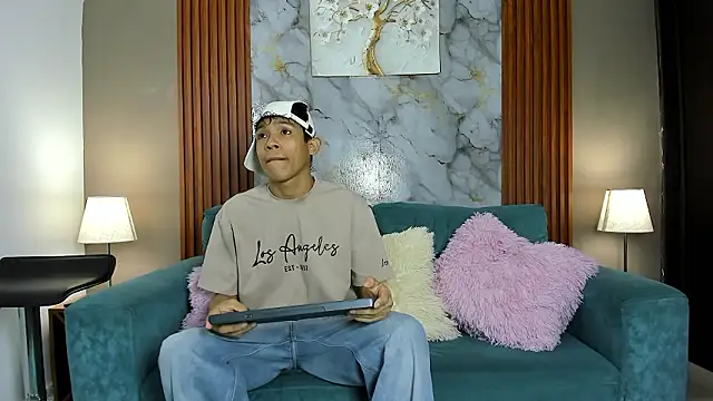 SKINNY BOYXXX online show from March 7, 7:16 am