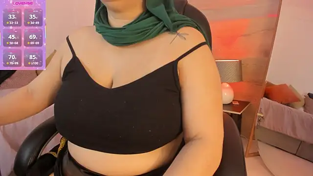Snapshot of _Azahaaraa_ chatting on June 20, 4:04 am Azahaaraa online show from June 20, 4:04 am