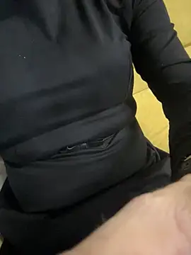 Snapshot of Marina_cross chatting on March 3, 5:57 am Marina cross online show from March 3, 5:57 am