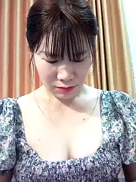 Bondgirl 9 online show from May 14, 7:48 am