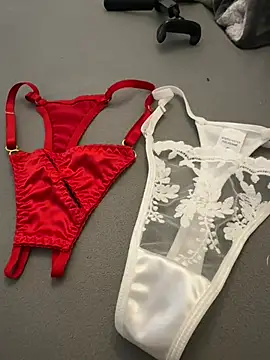 Snapshot of Princess261 chatting on March 3, 8:09 am Princess261 online show from March 3, 8:09 am