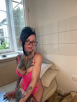 SkinnyLilly online show from May 22, 6:46 pm