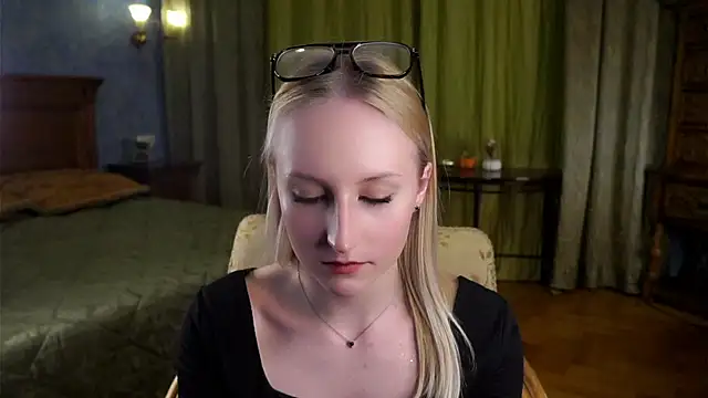 CatarinaGulla online show from March 11, 12:11 pm