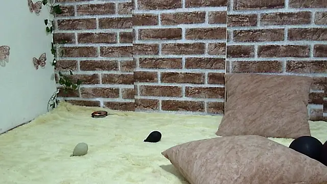 Snapshot of Katia_Cutte chatting on March 15, 9:43 pm Katia Cutte online show from March 15, 9:43 pm