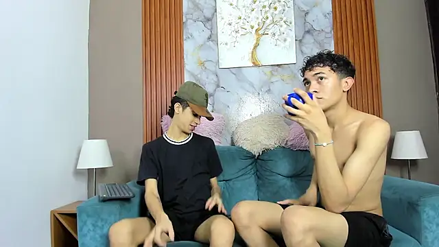 SKYN MAN online show from April 14, 7:25 am