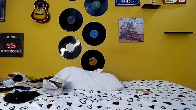 lilithevil32 online show from March 19, 3:10 am