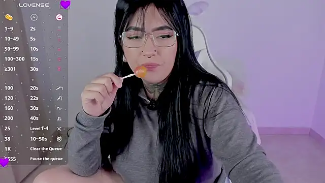Snapshot of heeyy_kitty chatting on April 9, 1:49 pm heeyy kitty online show from April 9, 1:49 pm
