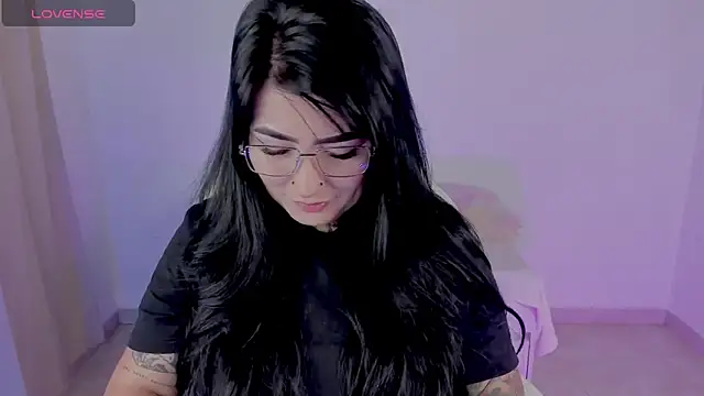 Snapshot of heeyy_kitty chatting on April 11, 6:23 pm heeyy kitty online show from April 11, 6:23 pm