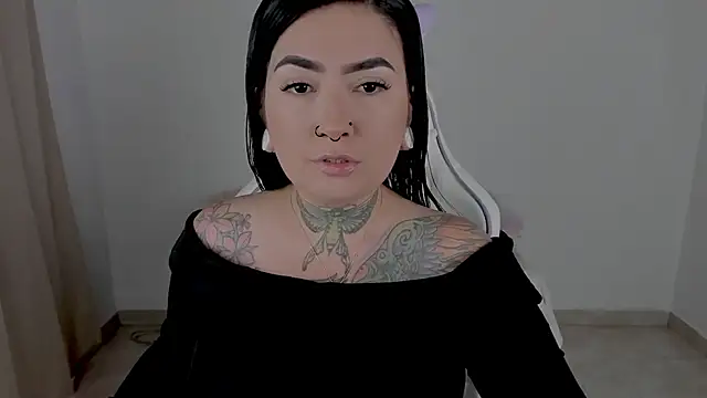 Snapshot of heeyy_kitty chatting on April 13, 4:23 pm heeyy kitty online show from April 13, 4:23 pm