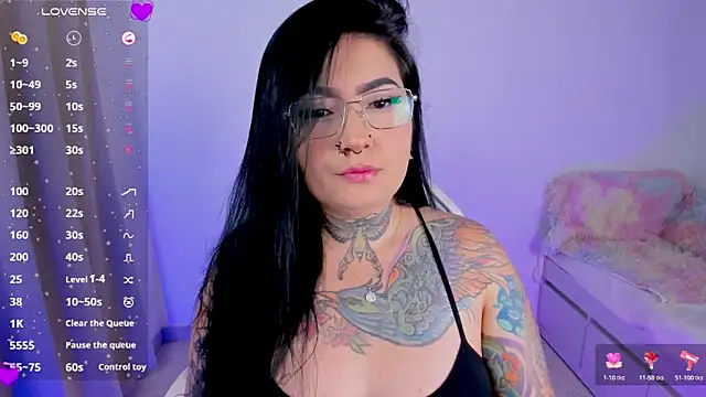 Snapshot of heeyy_kitty chatting on April 30, 2:23 pm heeyy kitty online show from April 30, 2:23 pm