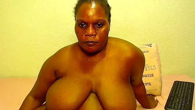 Busty42DDZA online show from May 10, 4:12 pm