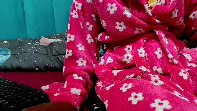 Thin-Thong  online show from August 6, 5:26 pm