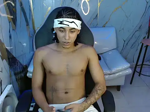 taylor bigdick18 online show from March 21, 12:48 am