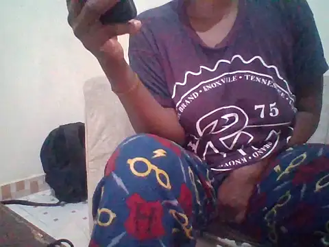 Snapshot of Sexyaryaa chatting on May 4, 8:49 pm Sexyaryaa online show from May 4, 8:49 pm