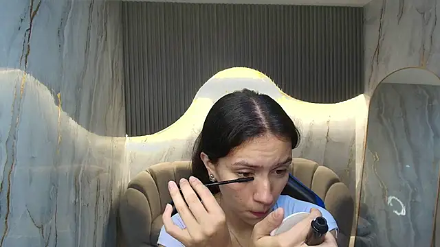 Snapshot of candy_sky_r chatting on April 18, 3:10 am candy sky r online show from April 18, 3:10 am