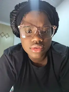 YourLiaa  online show from March 31, 4:24 am