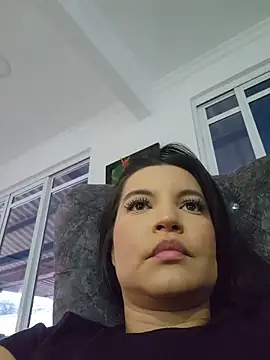 Snapshot of Pretty_Julieta chatting on March 12, 10:38 pm Pretty Julieta online show from March 12, 10:38 pm