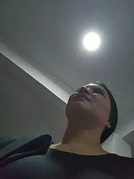 Snapshot of Pretty_Julieta chatting on March 15, 10:27 pm Pretty Julieta online show from March 15, 10:27 pm