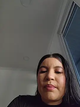 Snapshot of Pretty_Julieta chatting on March 24, 9:42 pm Pretty Julieta online show from March 24, 9:42 pm