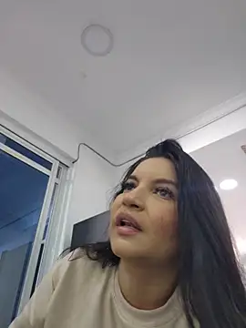 Snapshot of Pretty_Julieta chatting on April 2, 9:12 pm Pretty Julieta online show from April 2, 9:12 pm