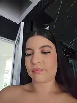 Snapshot of Pretty_Julieta chatting on April 5, 9:23 pm Pretty Julieta online show from April 5, 9:23 pm