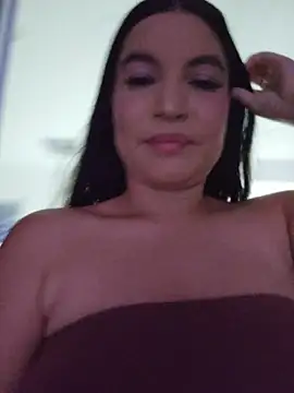 Snapshot of Pretty_Julieta chatting on April 6, 10:54 pm Pretty Julieta online show from April 6, 10:54 pm