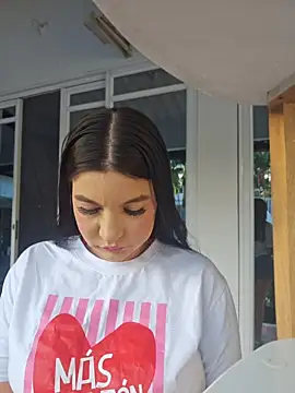 Snapshot of Pretty_Julieta chatting on April 13, 10:04 pm Pretty Julieta online show from April 13, 10:04 pm