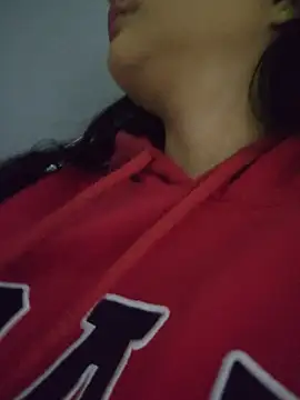 Snapshot of Pretty_Julieta chatting on April 17, 10:13 pm Pretty Julieta online show from April 17, 10:13 pm