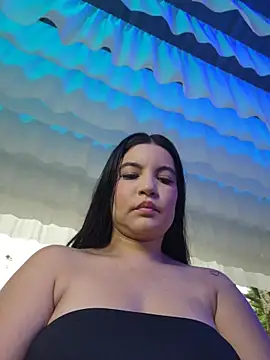 Snapshot of Pretty_Julieta chatting on April 24, 10:12 pm Pretty Julieta online show from April 24, 10:12 pm
